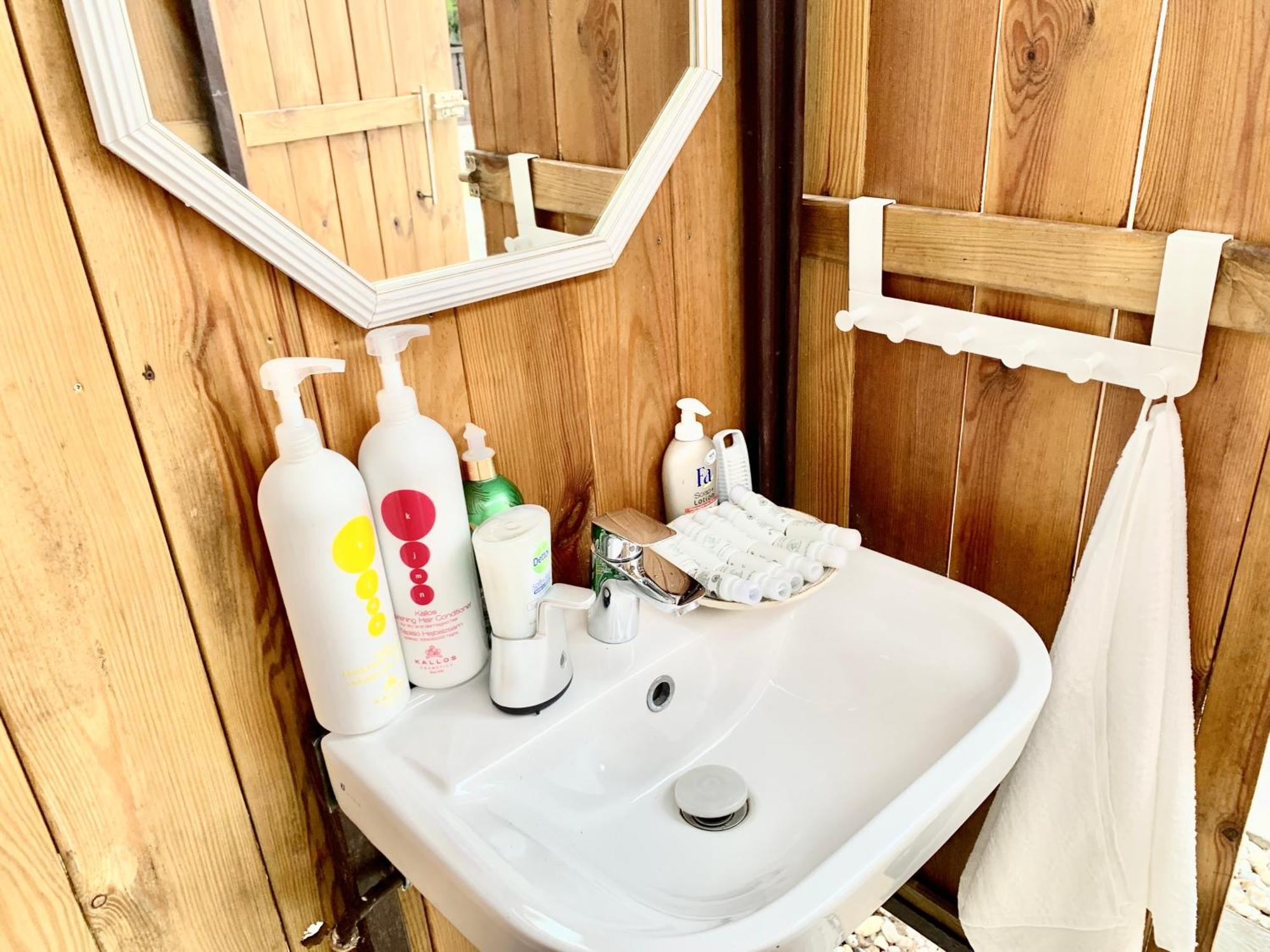 Szarszo Apartment With 3 Rooms And Private Beach, Private Parking Balatonszarszo Exterior foto